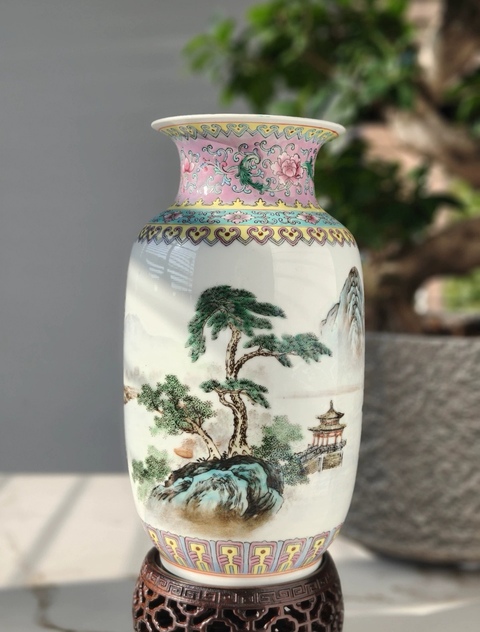 古玩陶瓷粉彩山水紋燈籠瓶真品鑒賞圖