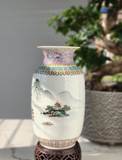 古玩陶瓷粉彩山水紋燈籠瓶真品鑒賞圖