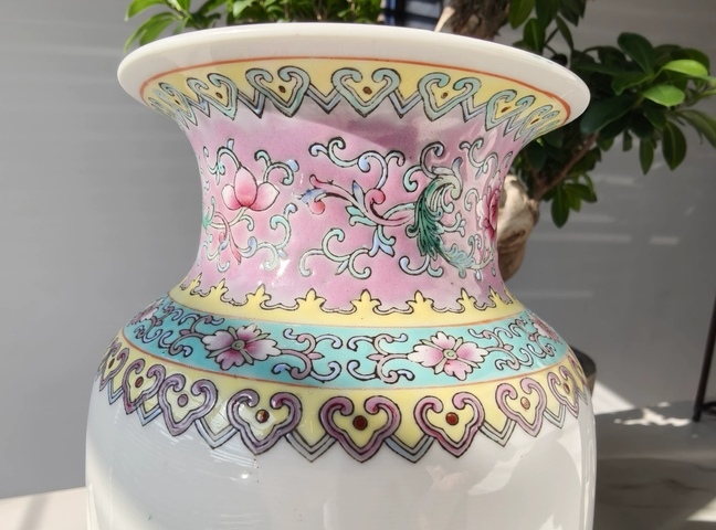 古玩陶瓷粉彩山水紋燈籠瓶真品鑒賞圖