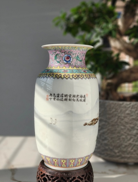 古玩陶瓷粉彩山水紋燈籠瓶真品鑒賞圖