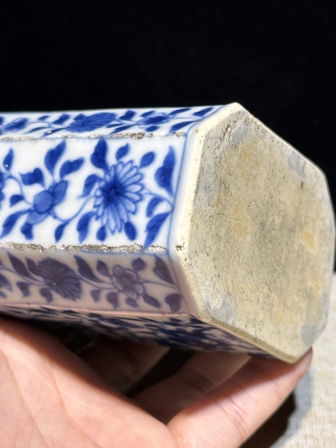 古玩陶瓷青花洞石花卉紋茶葉罐真品鑒賞圖