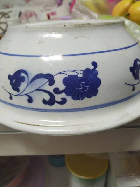 古玩陶瓷花卉紋碗真品鑒賞圖