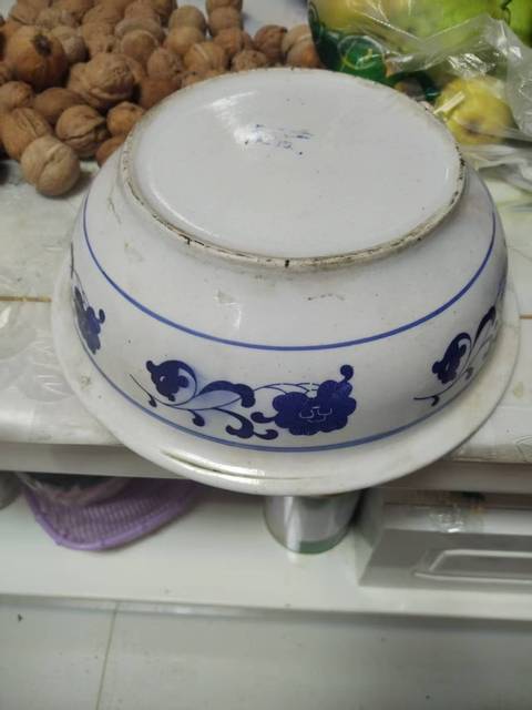 古玩陶瓷花卉紋碗真品鑒賞圖