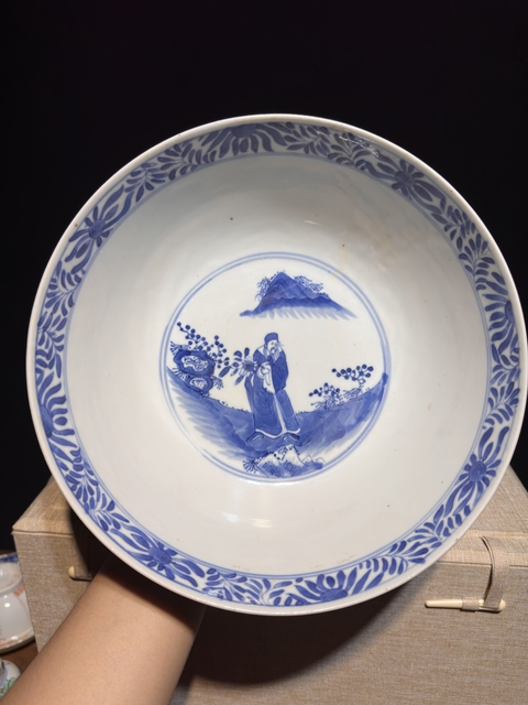 古玩陶瓷人物山水紋青花碗真品鑒賞圖