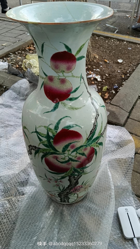 古玩陶瓷桃紋粉彩瓶真品鑒賞圖