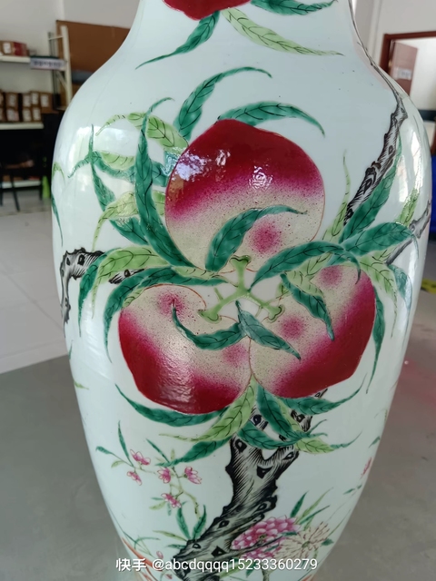 古玩陶瓷桃紋粉彩瓶真品鑒賞圖