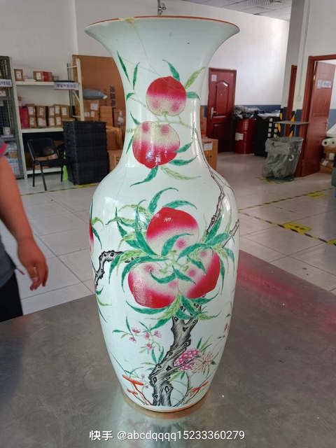 古玩陶瓷桃紋粉彩瓶真品鑒賞圖