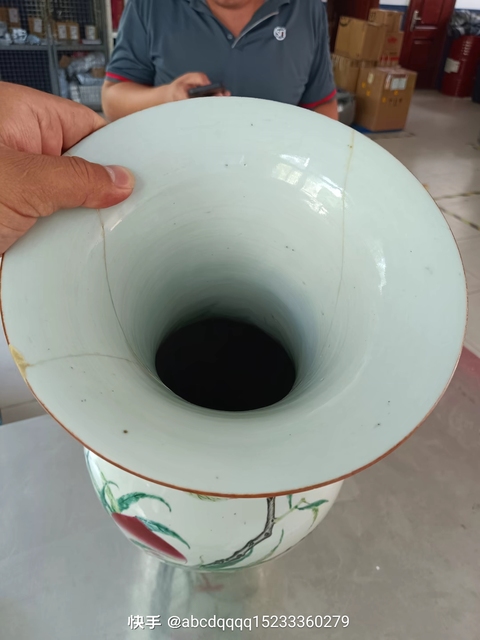 古玩陶瓷桃紋粉彩瓶真品鑒賞圖