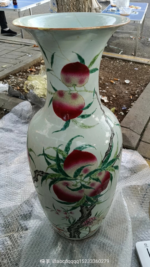 古玩陶瓷桃紋粉彩瓶真品鑒賞圖