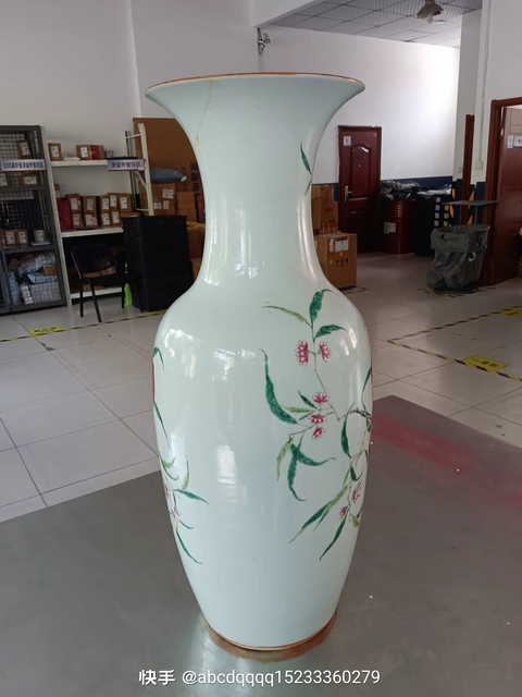 古玩陶瓷桃紋粉彩瓶真品鑒賞圖