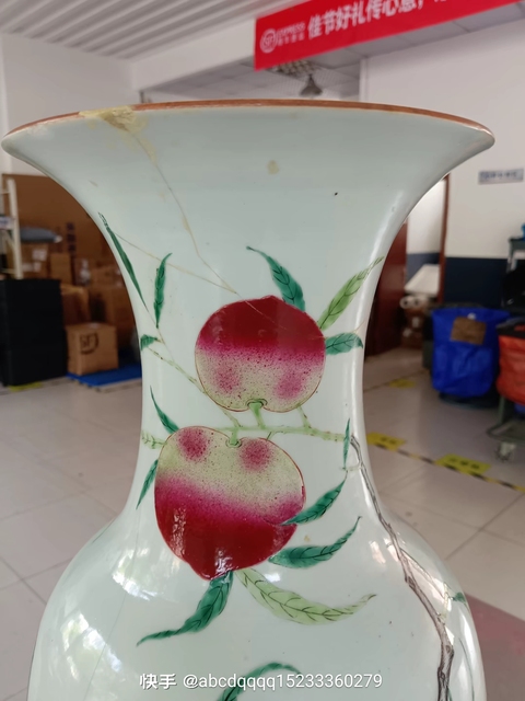 古玩陶瓷桃紋粉彩瓶真品鑒賞圖