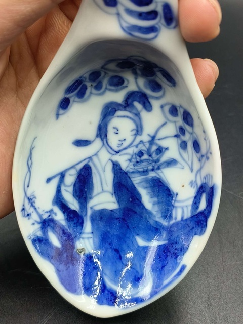 古玩陶瓷（清晚期）青花人物仕女紋大湯勺拍賣，當前價格2888元