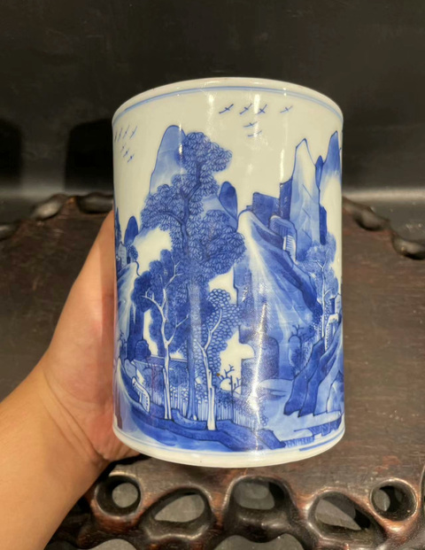 古玩陶瓷人物山水魚紋青花筆筒真品鑒賞圖