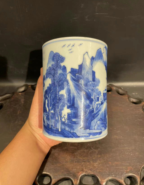 古玩陶瓷人物山水魚紋青花筆筒真品鑒賞圖