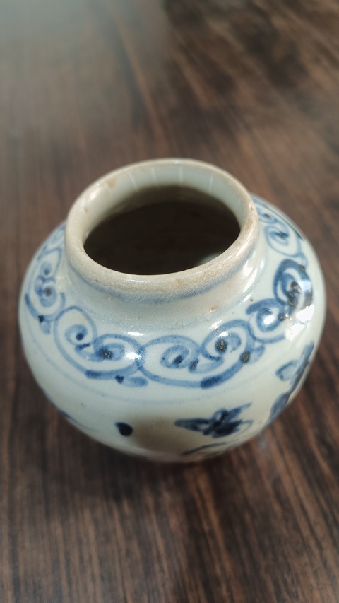 古玩陶瓷花卉紋青花罐真品鑒賞圖