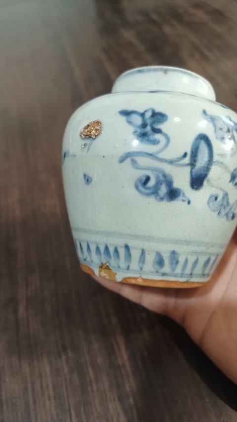 古玩陶瓷花卉紋青花罐真品鑒賞圖