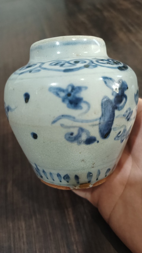古玩陶瓷花卉紋青花罐真品鑒賞圖
