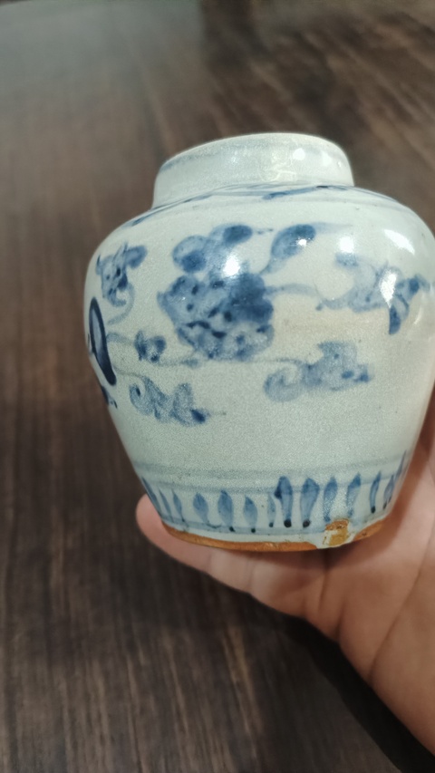 古玩陶瓷花卉紋青花罐真品鑒賞圖