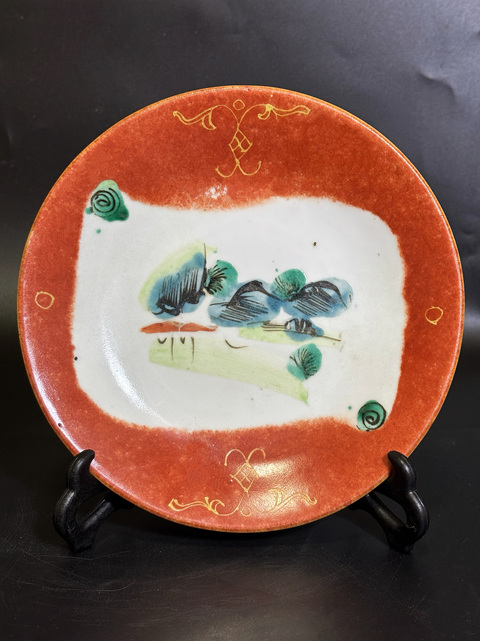 古玩陶瓷清中期 **紅地書卷開窗粉彩山水人物什錦盤拍賣,當前價格1080元