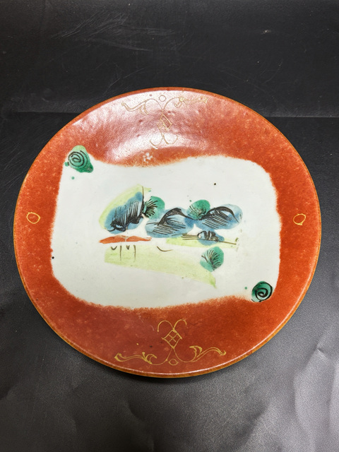 古玩陶瓷清中期 **紅地書卷開窗粉彩山水人物什錦盤拍賣,當前價格1080元