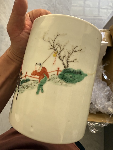 古玩陶瓷粉彩人物故事筆筒真品鑒賞圖