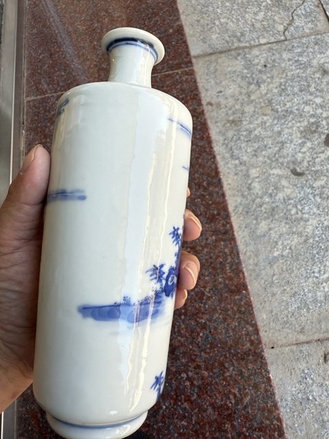 古玩陶瓷青花人物小瓶真品鑒賞圖