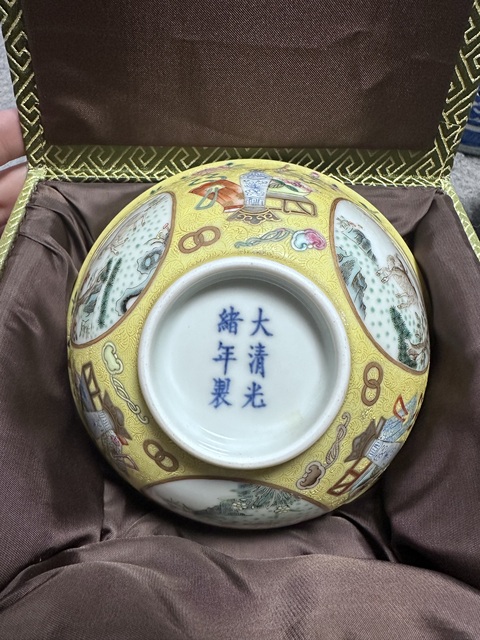 古玩陶瓷外軋道開窗粉彩內青花三陽開泰碗真品鑒賞圖