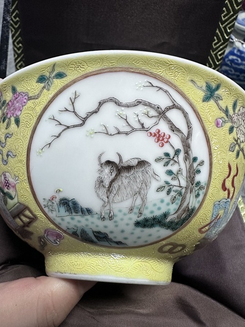 古玩陶瓷外軋道開窗粉彩內青花三陽開泰碗真品鑒賞圖