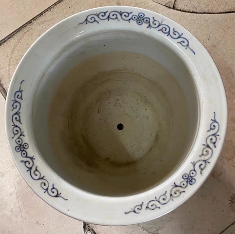 古玩陶瓷人物紋粉彩花盆真品鑒賞圖