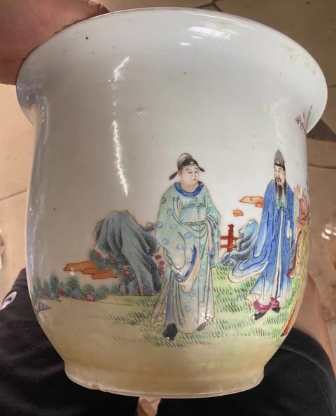 古玩陶瓷人物紋粉彩花盆真品鑒賞圖