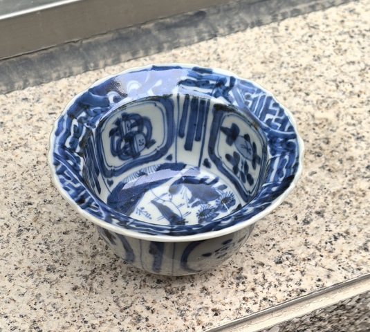 古玩陶瓷花鳥紋青花杯真品鑒賞圖