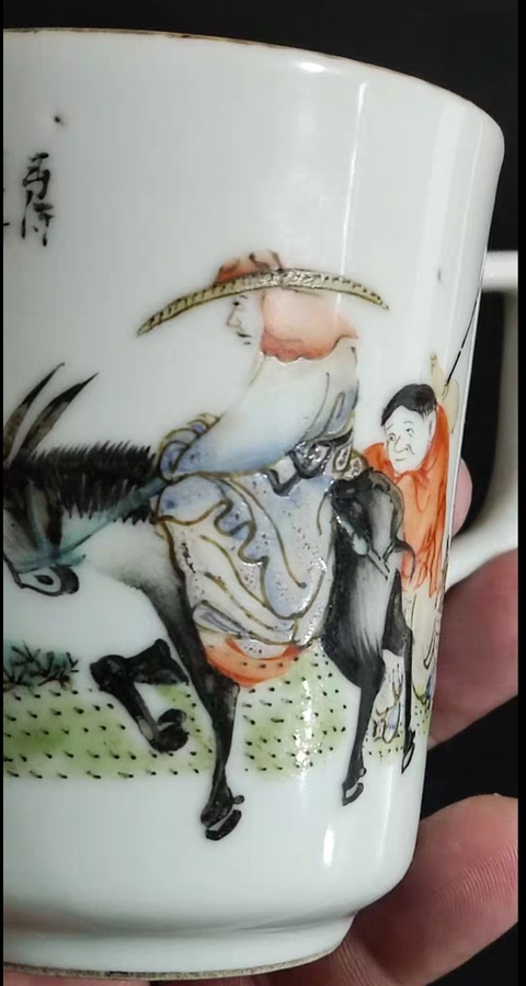 古玩陶瓷人物紋執杯真品鑒賞圖