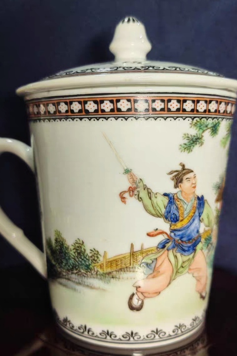 古玩陶瓷王大凡款人物執(zhí)杯真品鑒賞圖