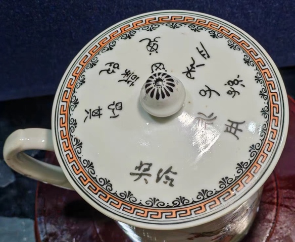 古玩陶瓷王大凡款人物執(zhí)杯真品鑒賞圖