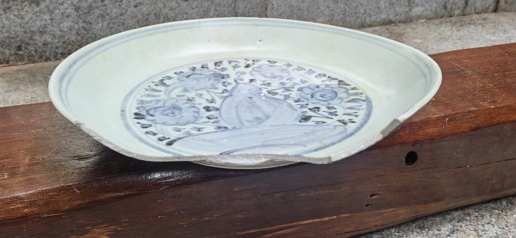 古玩陶瓷花卉紋青花盤標本真品鑒賞圖