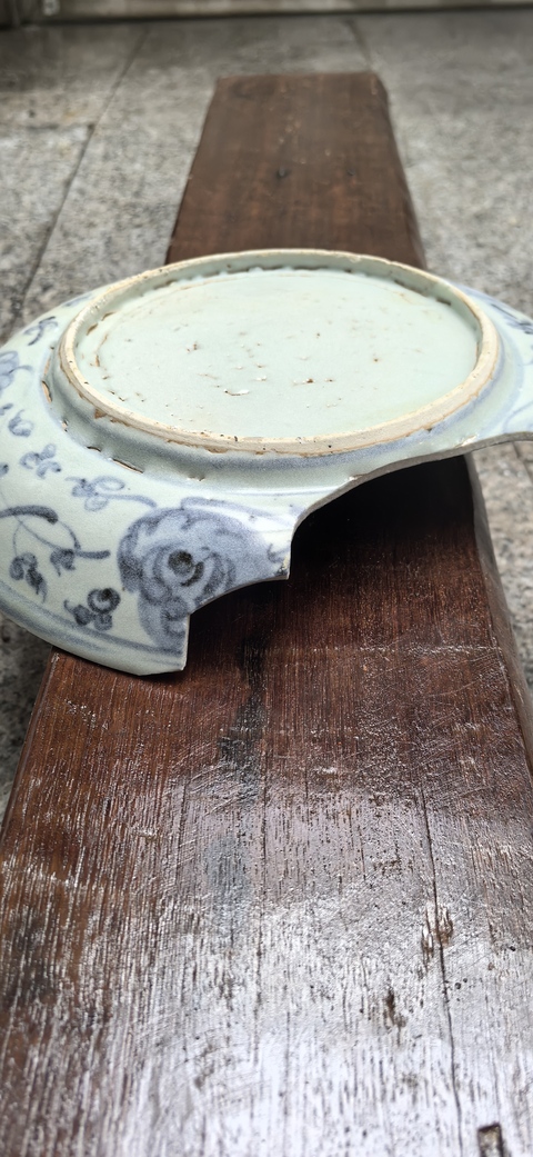 古玩陶瓷花卉紋青花盤標本真品鑒賞圖