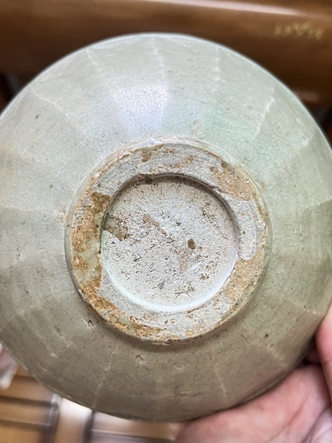 古玩陶瓷龍泉青瓷金村刻仰蓮紋碗真品鑒賞圖