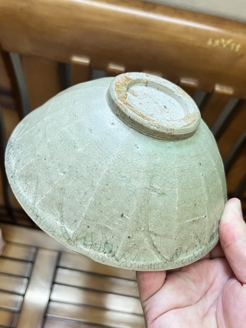 古玩陶瓷龍泉青瓷金村刻仰蓮紋碗真品鑒賞圖