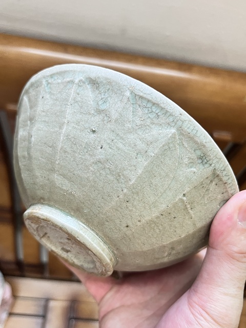 古玩陶瓷龍泉青瓷金村刻仰蓮紋碗真品鑒賞圖