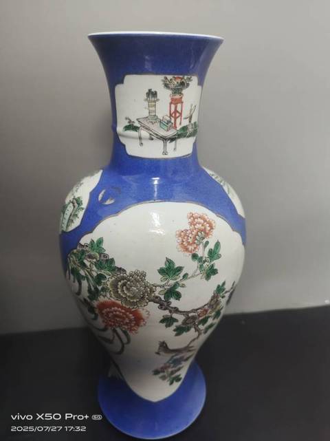 古玩陶瓷灑藍(lán)開(kāi)窗粉彩賞瓶真品鑒賞圖