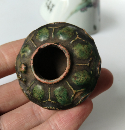 古玩陶瓷綠釉印花水盂真品鑒賞圖