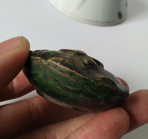 古玩陶瓷綠釉印花水盂真品鑒賞圖