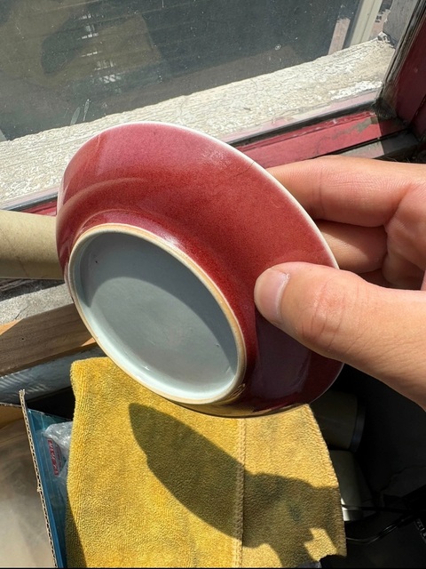 古玩陶瓷紅釉盤真品鑒賞圖