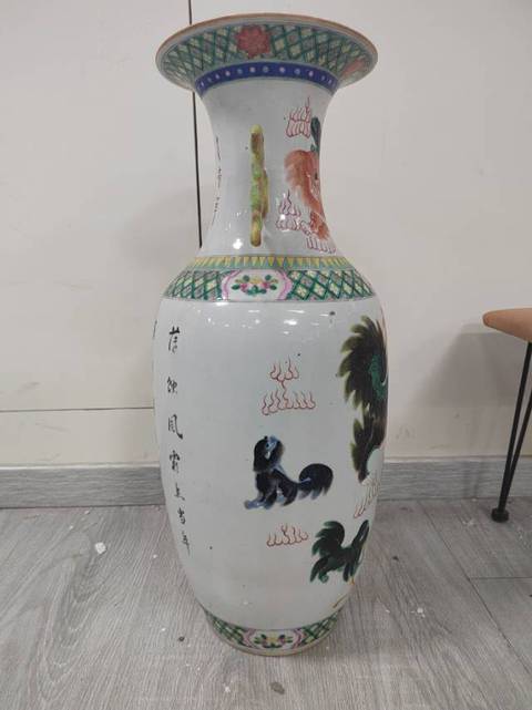 古玩陶瓷五彩獅子三百件賞瓶真品鑒賞圖