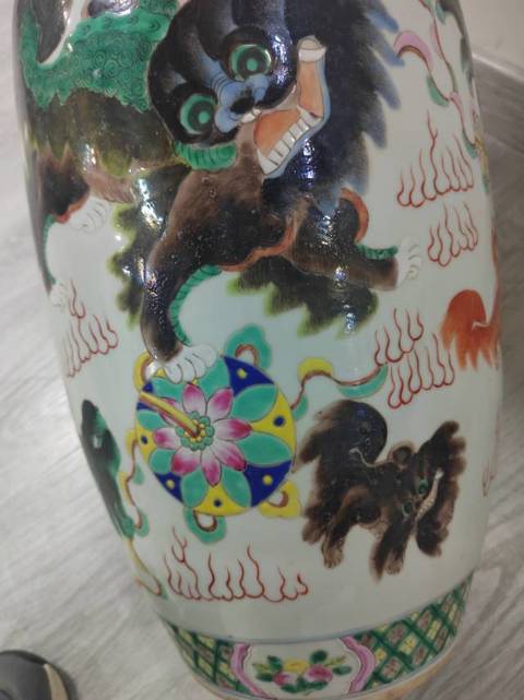 古玩陶瓷五彩獅子三百件賞瓶真品鑒賞圖