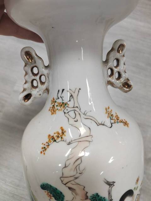 古玩陶瓷人物花卉盤口瓶拍賣，當前價格8888元