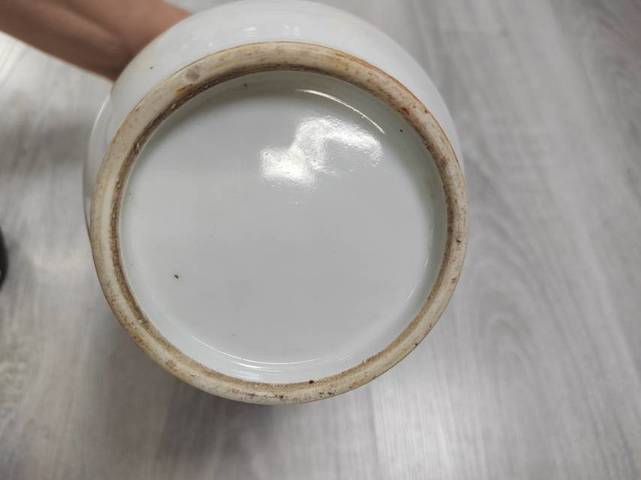古玩陶瓷人物花卉盤口瓶拍賣，當前價格8888元