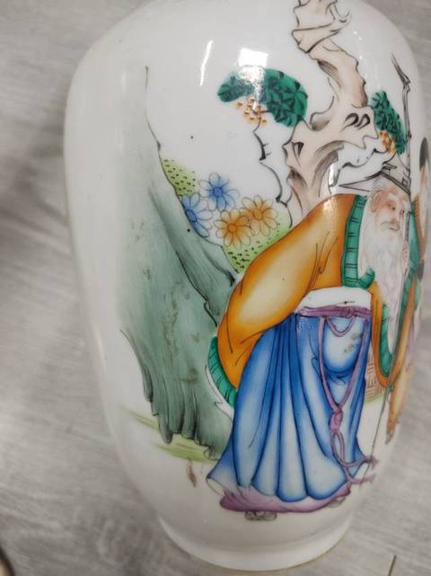 古玩陶瓷人物花卉盤口瓶拍賣，當前價格8888元