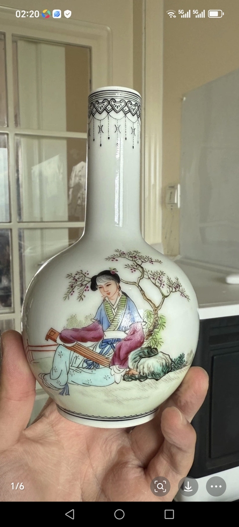 古玩陶瓷粉彩人物天球瓶真品鑒賞圖