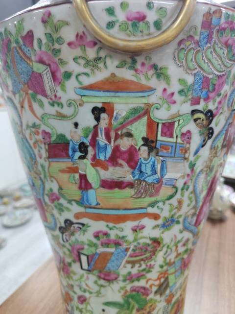 古玩陶瓷獸耳人物花卉瓶拍賣,當前價格16888元